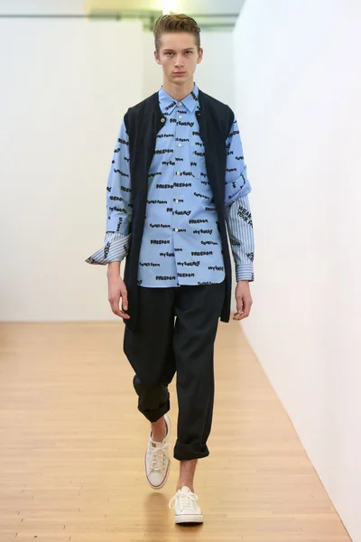 Look 32